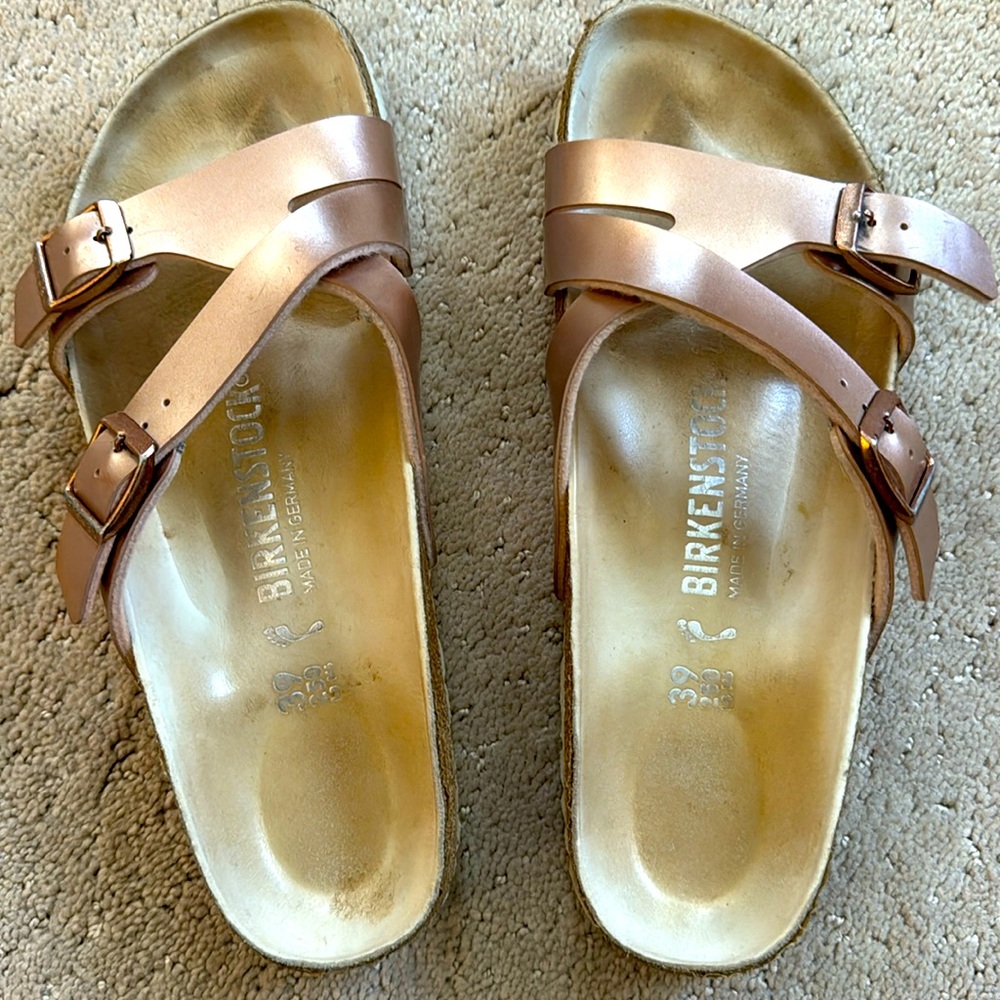 COPY - Birkenstocks Yao Sz 39. Used. Some sign of wear Metallic copper.